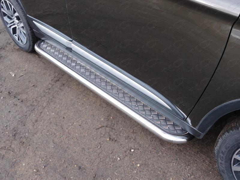Пороги с площадкой 60,3 мм для автомобиля Mitsubishi Outlander 2015-2018, TCC Тюнинг MITOUT15-14