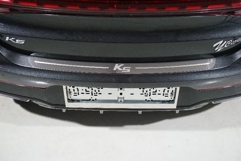 Накладка на задний бампер (лист шлифованный надпись K5) для автомобиля Kia K5 2020- TCC Тюнинг арт. KIAK520-04