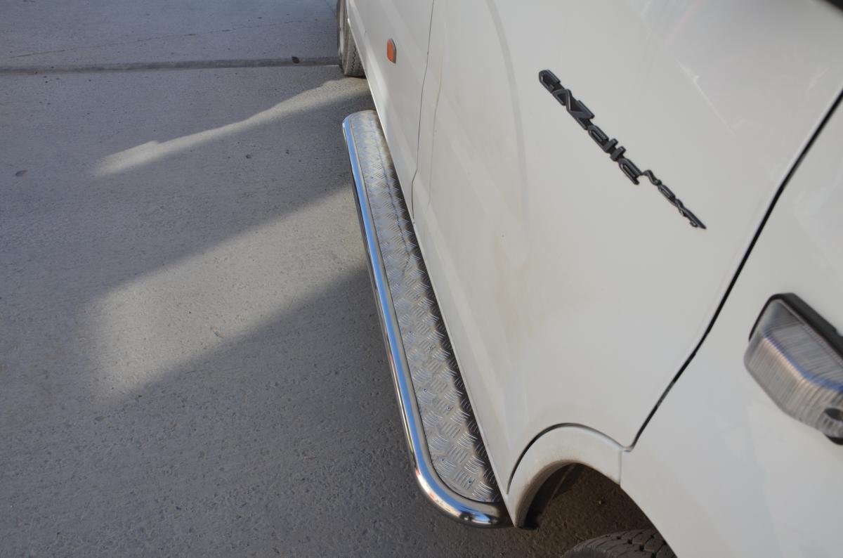 Порог с накладным листом (пассажирская, ширина ступени 170) для автомобиля GAZ ГАЗель Next 2014 арт. GZNXT.14.43-1, Россия