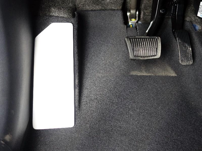 Накладка площадки левой ноги (лист алюминий) для автомобиля Kia Rio X 2020 TCC Тюнинг арт. KIARIOX20-11
