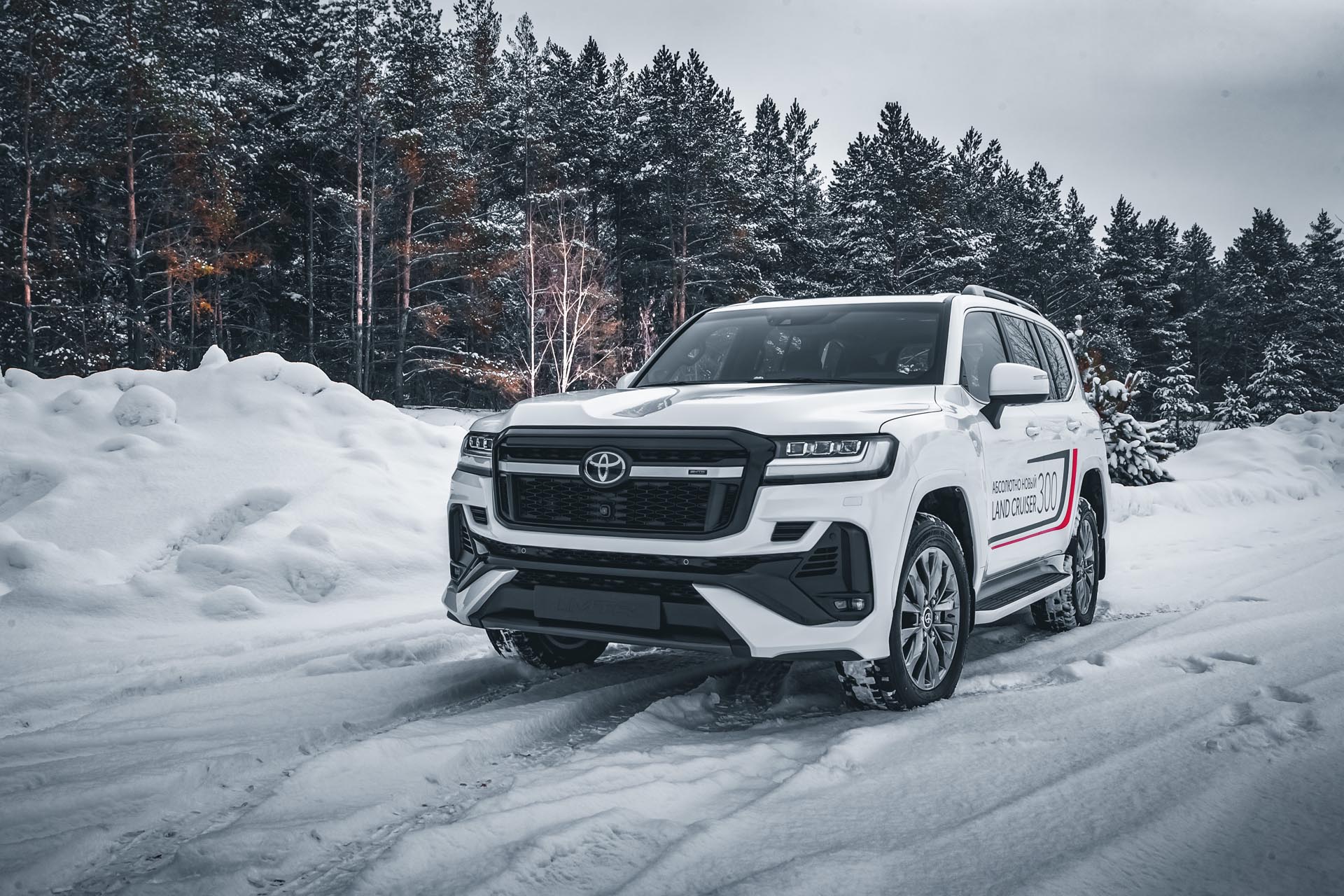 Комплект бамперов в сборе с задней частью выхл сист и насадками для Toyota LC 300 70th Anniversary, 3.5 безнин 2021-, MTR, арт. MTR-J300-21001 / MTR-J300-21005