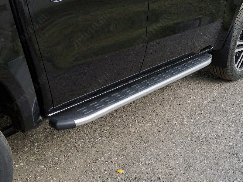 Пороги алюминиевые с пластиковой накладкой (карбон серебро) 1920 мм Dongfeng DF6 2.3D Luxury 2022- арт. DONGFDF622-28SL