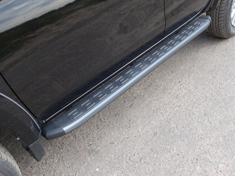 Пороги алюминиевые с пластиковой накладкой (карбон серебро) 1820 мм для автомобиля Fiat Fullback 2016- TCC Тюнинг арт. FIAFUL16-10SL