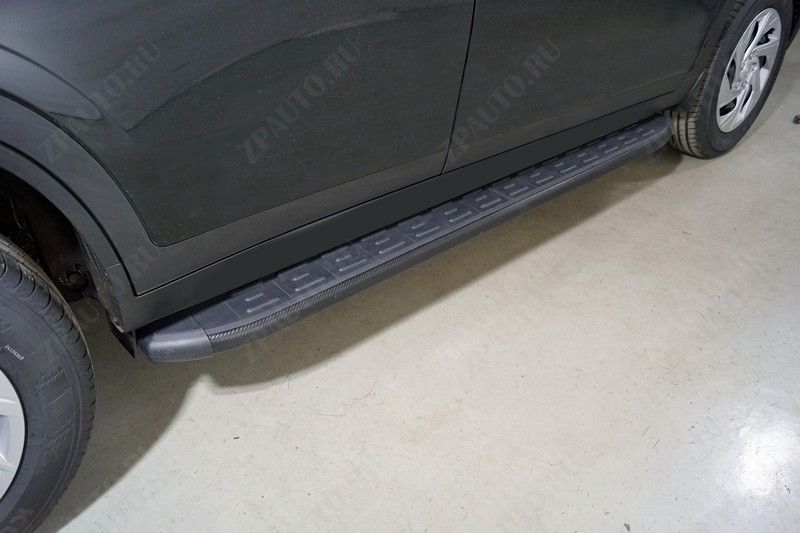 Пороги алюминиевые с пластиковой накладкой (карбон черные) 1820 мм Haval DARGO 2022- арт. HAVDAR22-28BL