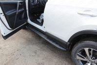 Пороги алюминиевые с пластиковой накладкой (карбон черные) 1720 мм для автомобиля Toyota RAV4 2015-2019 TCC Тюнинг арт. TOYRAV15-19BL