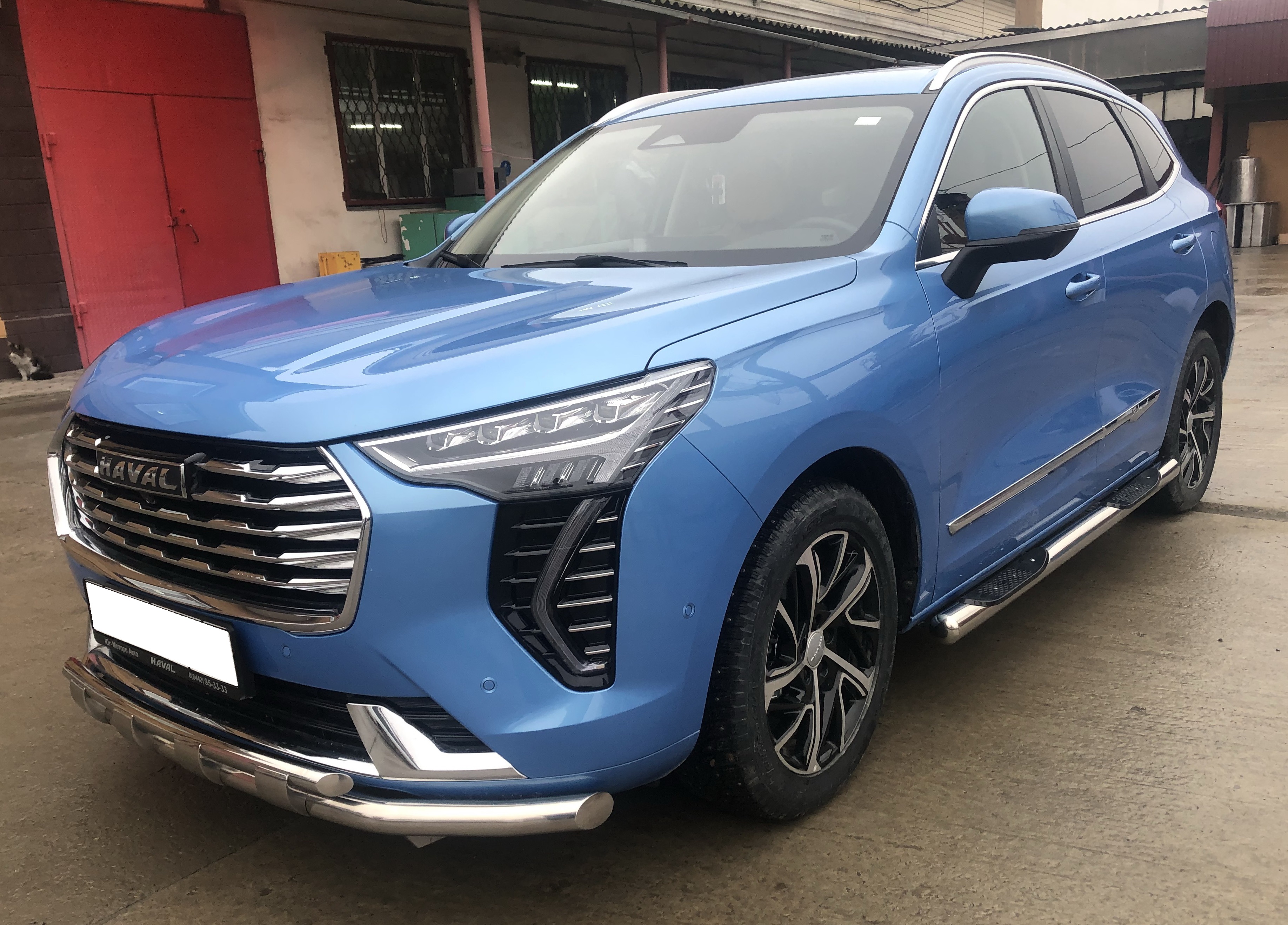 Пороги труба с проступью для автомобиля HAVAL Jolion 2021 арт. HVJ.21.93