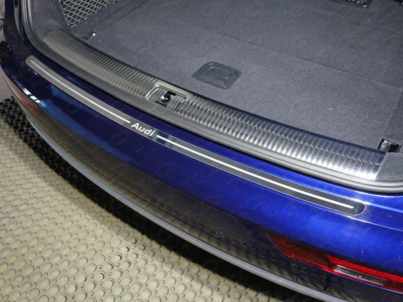 Накладка на задний бампер (лист зеркальный надпись audi) для автомобиля Audi Q5 2017-  (а/м без пневмоподвески)