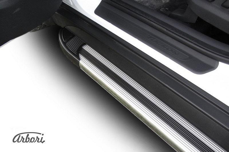 Пороги-подножки алюминиевые Arbori Luxe Silver серебристые на Hyundai Tucson 2015, артикул AFZDAALHT4WD1504, Arbori (Россия)