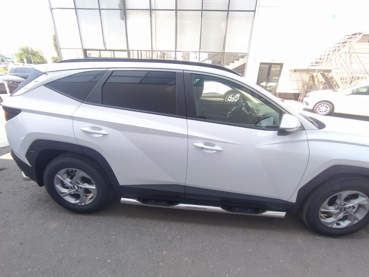 Пороги труба с проступью для автомобиля HYUNDAI Tucson 2021 арт. HTUC.21.93