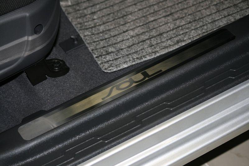 Накладки на внутренние пороги с логотипом на пластик для Kia Soul 2008, Союз-96 KSOU.31.3041