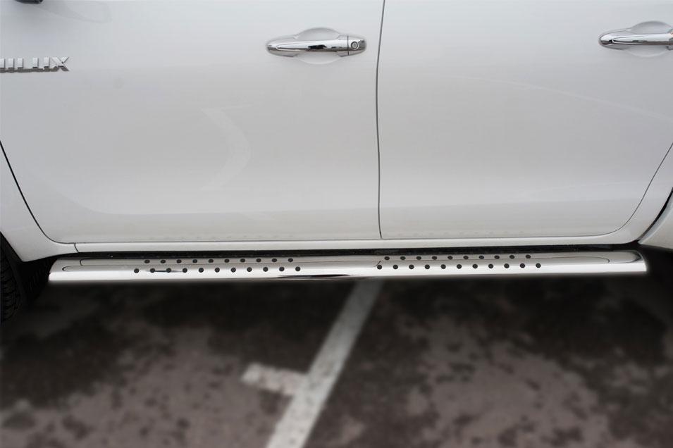 Пороги труба 120х60 овал с проступью для Toyota Hilux 2015, Slitkoff THO-002152