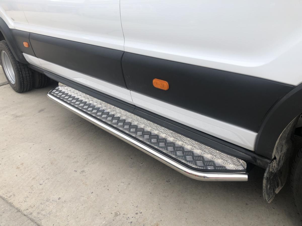 Ступень (длинная база) для автомобиля FORD Transit 2018 (со ступенькой за дверью) арт. FRT.18.14-1