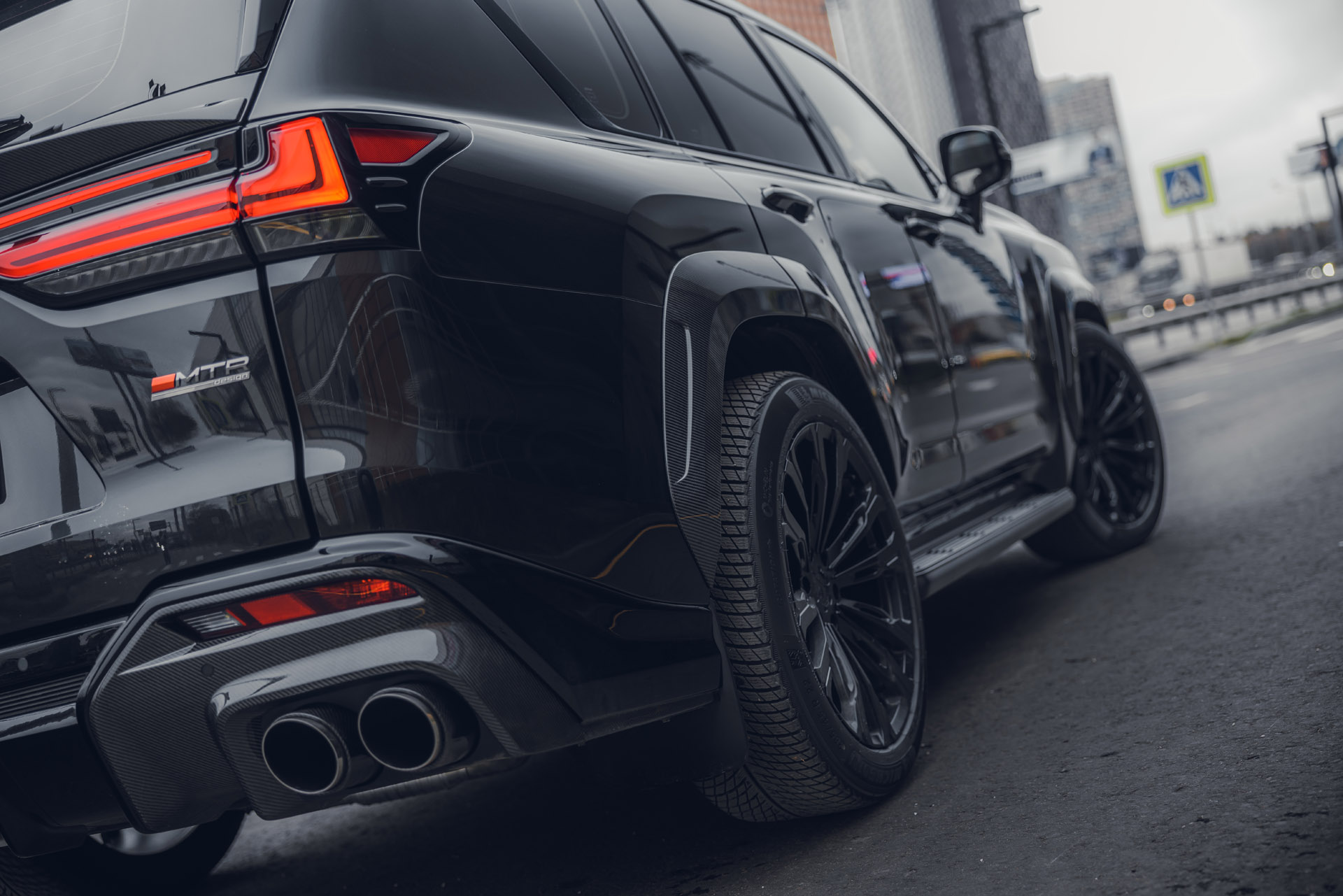 Комплект накладок колесных арок для Lexus LX 500d / LX 600 (карбон) 2022, MTR, арт. MTR-J310-22067C