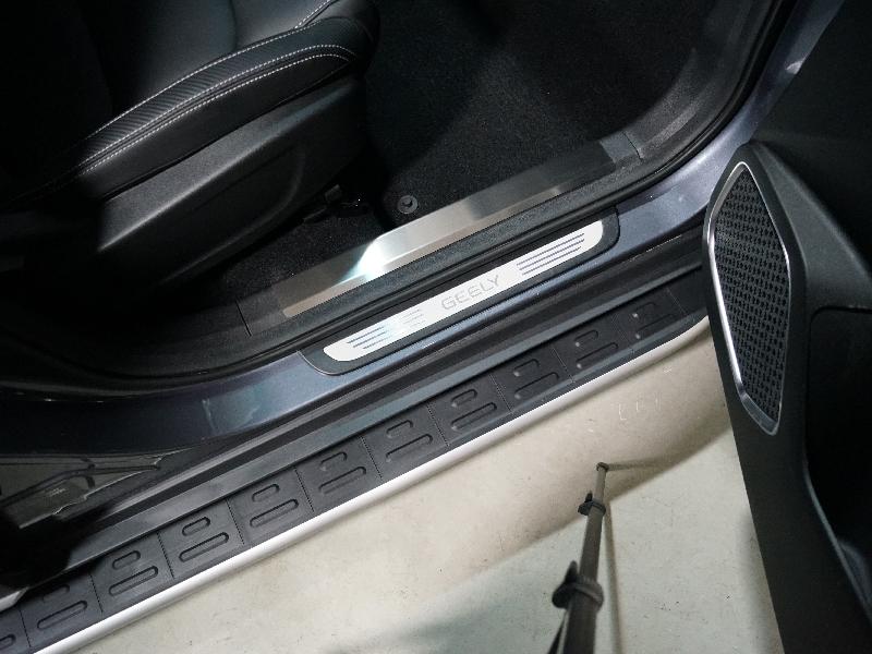 Накладки на пластиковые пороги (лист шлифованный) 4шт для автомобиля Geely Atlas PRO 2021- арт. GEELEATLP21-03