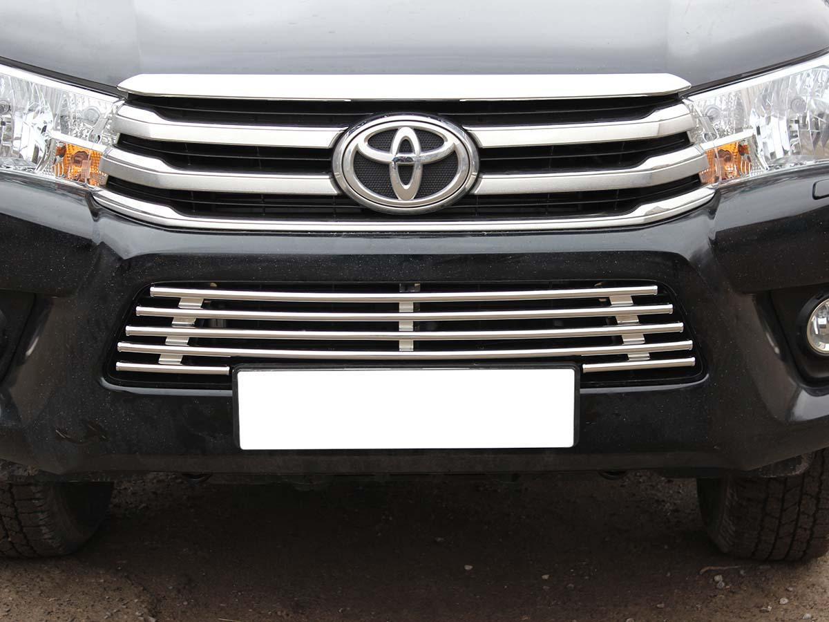 Решетка в бампер d-16 для автомобиля Toyota Hilux 2015-2019 г.в., Технотек, арт. TH15_4