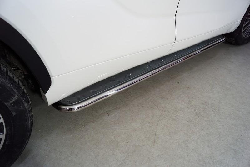 Пороги с площадкой (нерж. лист) 42,4 мм для автомобиля Toyota Highlander 2020- арт. TOYHIGHL20-16