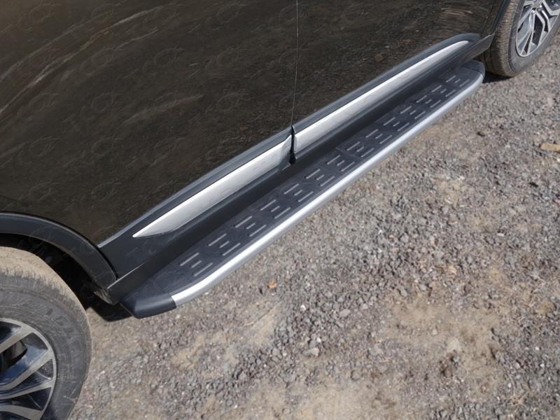 Пороги алюминиевые с пластиковой накладкой (карбон серебро) 1720 мм для автомобиля Mitsubishi Outlander 2015-2018 TCC Тюнинг арт. MITOUT15-17SL