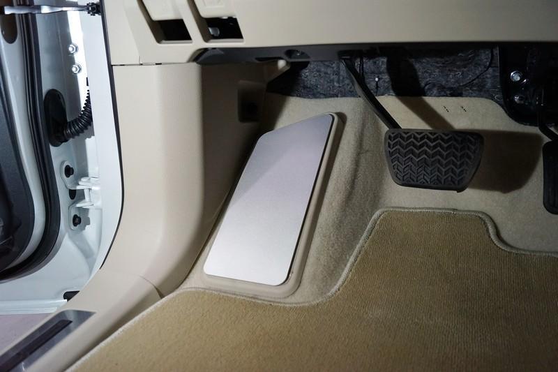 Накладка площадки левой ноги (лист алюминий 4 мм) для автомобиля Toyota Land Cruiser 300 (70TH ANNIVERSARY) 2021- арт. TOYLC30021-03