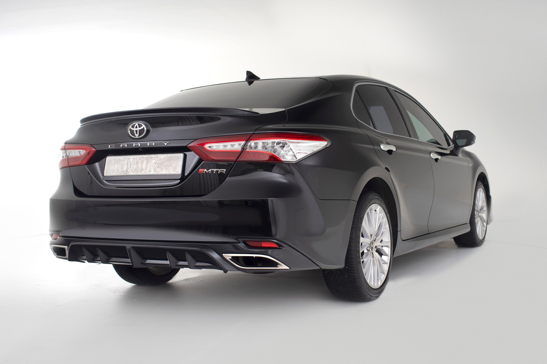 Диффузор заднего бампера в сборе с насадками Toyota Camry 2017—2021 с двиг 3.5 2017-2021, MTR, арт. MTR-V70-180455