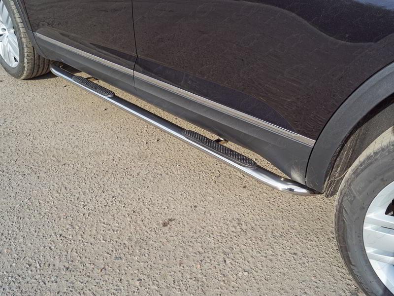 Пороги овальные гнутые с накладкой 75х42 мм для автомобиля Volkswagen Teramont 2018-, TCC Тюнинг VWTER18-30