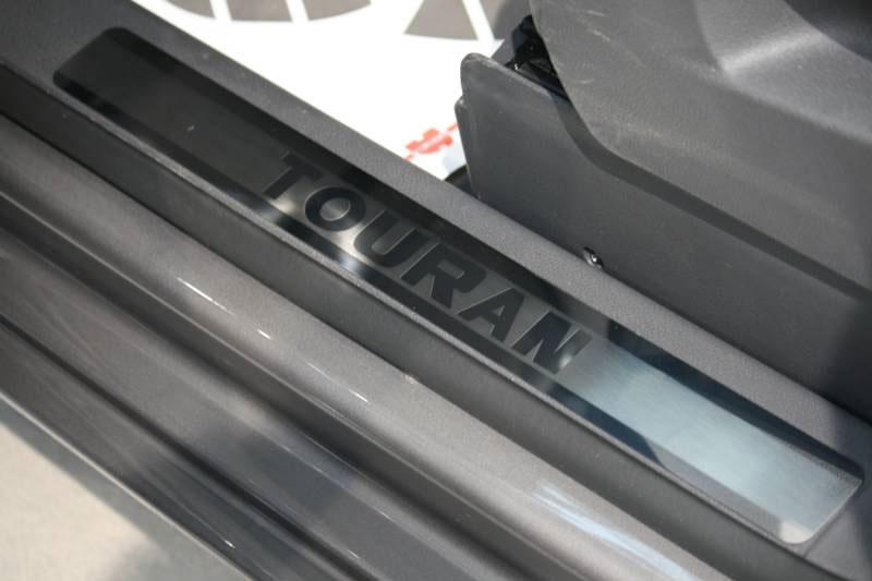 Накладки на внутренние пороги с логотипом на металл для Volkswagen Touran 2007, Союз-96 VWTU.31.3058