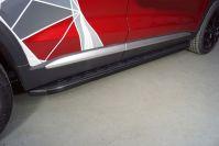 Пороги алюминиевые с пластиковой накладкой (карбон черные) 1820 мм для автомобиля Geely Tugella 2020- TCC Тюнинг арт. GEELTUG20-27BL