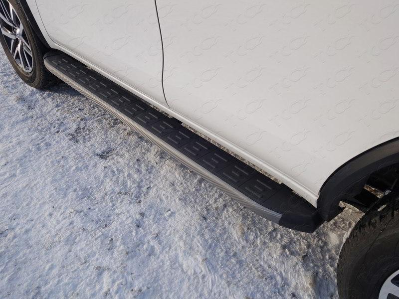 Пороги алюминиевые с пластиковой накладкой (карбон серые)    1820 мм для автомобиля Toyota Fortuner 2017-, TCC Тюнинг TOYFORT17-30GR