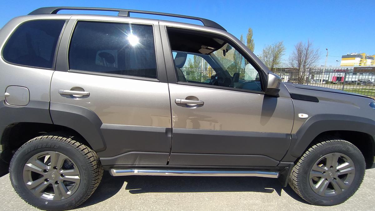 Защита штатного  порога труба для автомобиля LADA (ВАЗ) Niva Travel 2021 арт. NVT.21.32