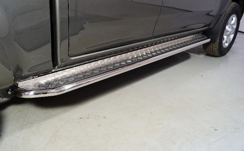 Пороги с площадкой 42,4 мм для автомобиля Great Wall Wingle 7 4WD 2.0 TD 2020- TCC Тюнинг арт. GRWALWING720-12