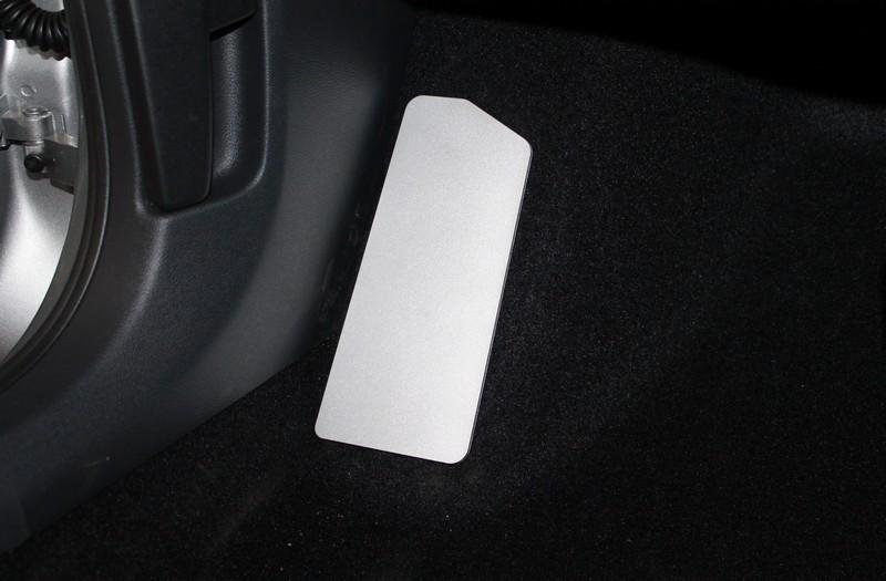 Накладка площадки левой ноги (лист алюминий 4 мм) для автомобиля Skoda Rapid 2020- TCC Тюнинг арт. SKORAP20-20