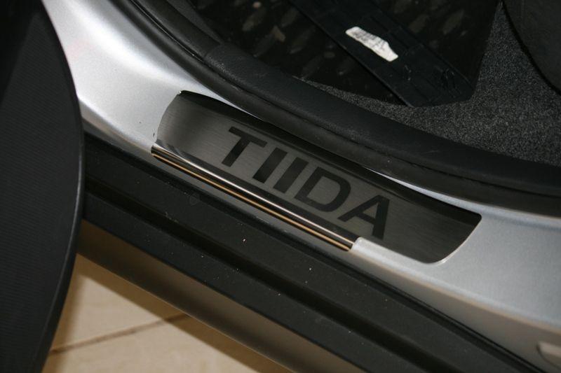 Накладки на внутренние пороги с логотипом на пластик для Nissan Tiida 2007, Союз-96 NTID.31.3069