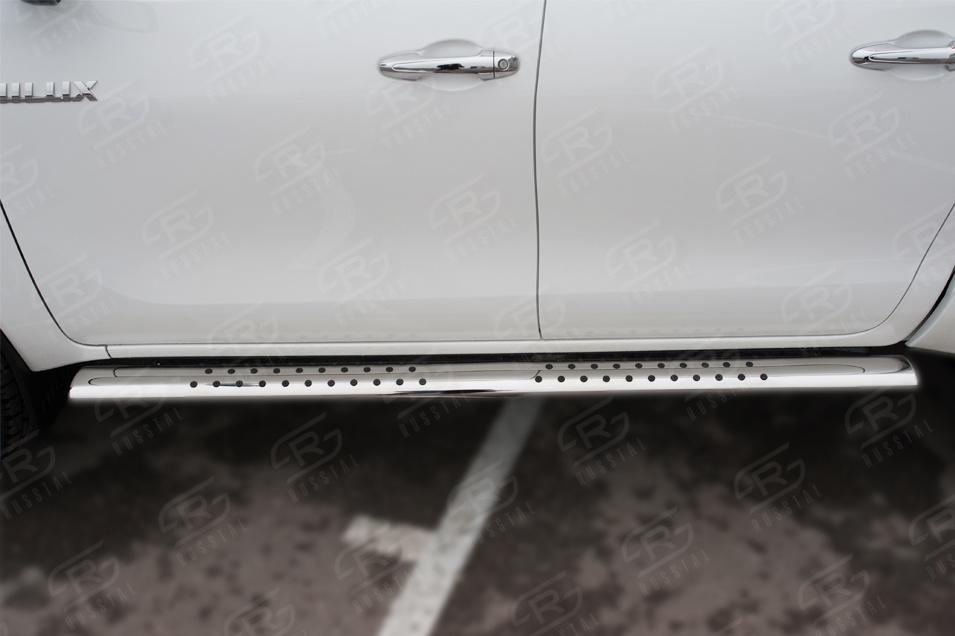 TOYOTA HILUX BLACK ONYX 2020- Пороги труба 120х60 овал с проступью THBOO-003516
