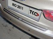 Накладка на задний бампер (лист шлифованный надпись RIO) для автомобиля Kia Rio II