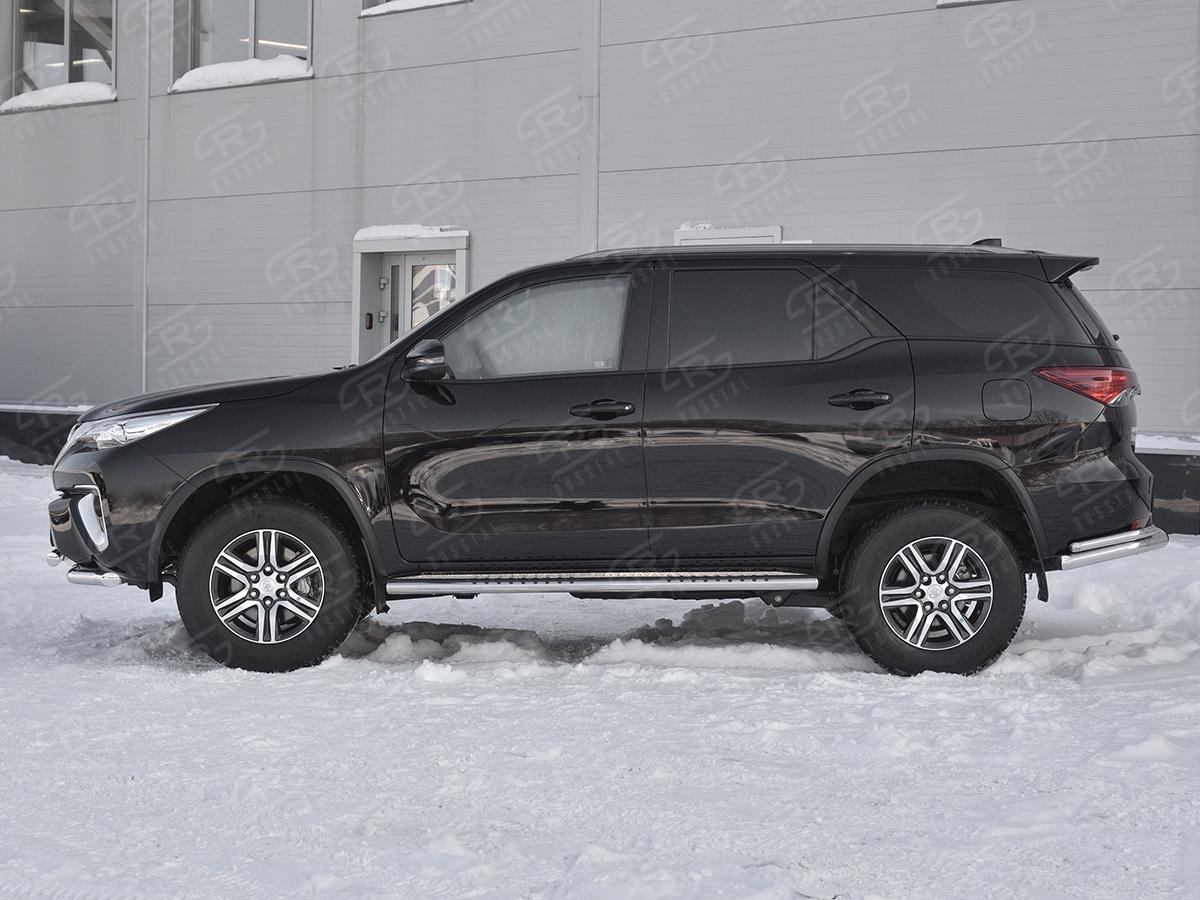 TOYOTA FORTUNER 2020- Пороги труба 120х60 овал с проступью(Лист алюм пыльник) TFRO-003532