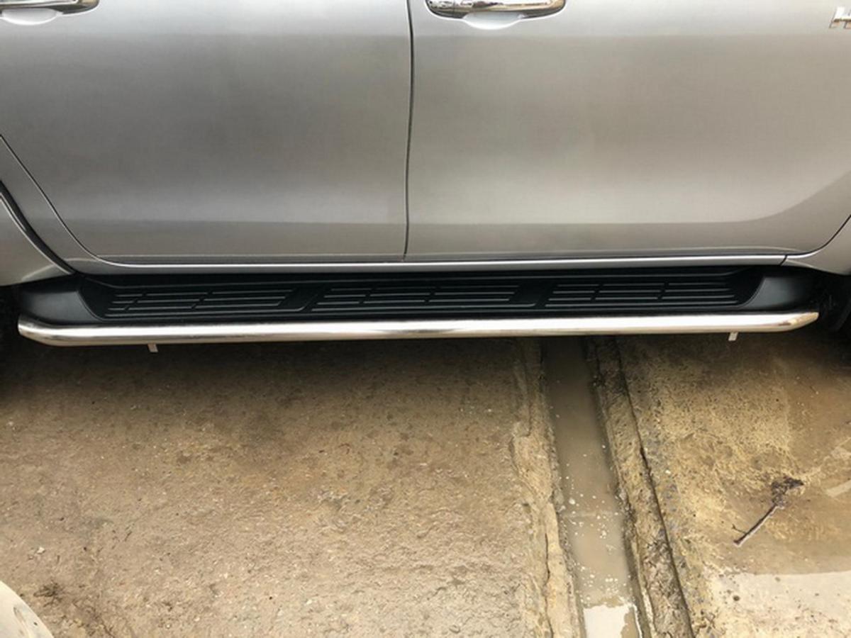 Защита штатного порога для автомобиля TOYOTA Hilux 2021 арт. THLX.21.30-1