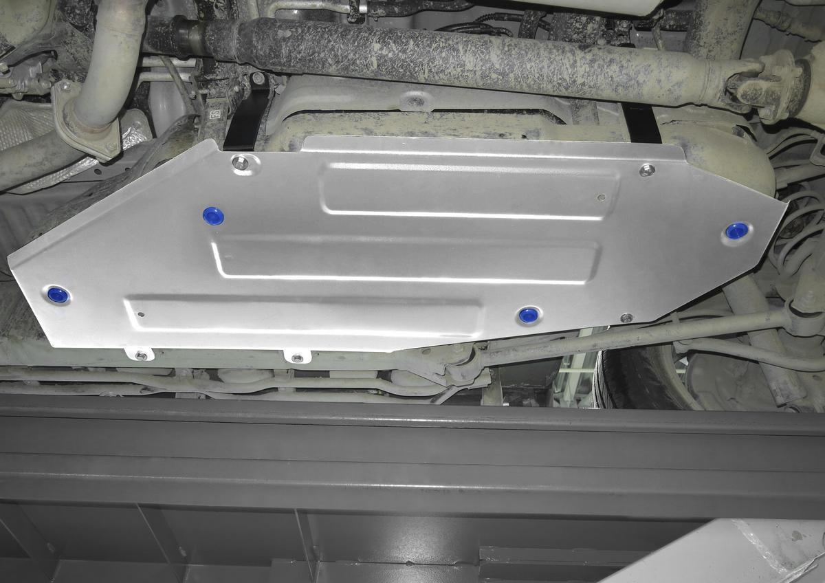Защита топливного бака Rival для Lexus LX 570 рестайлинг 2012-2015, штампованная, алюминий 6 мм, с крепежом, 2333.9515.1.6
