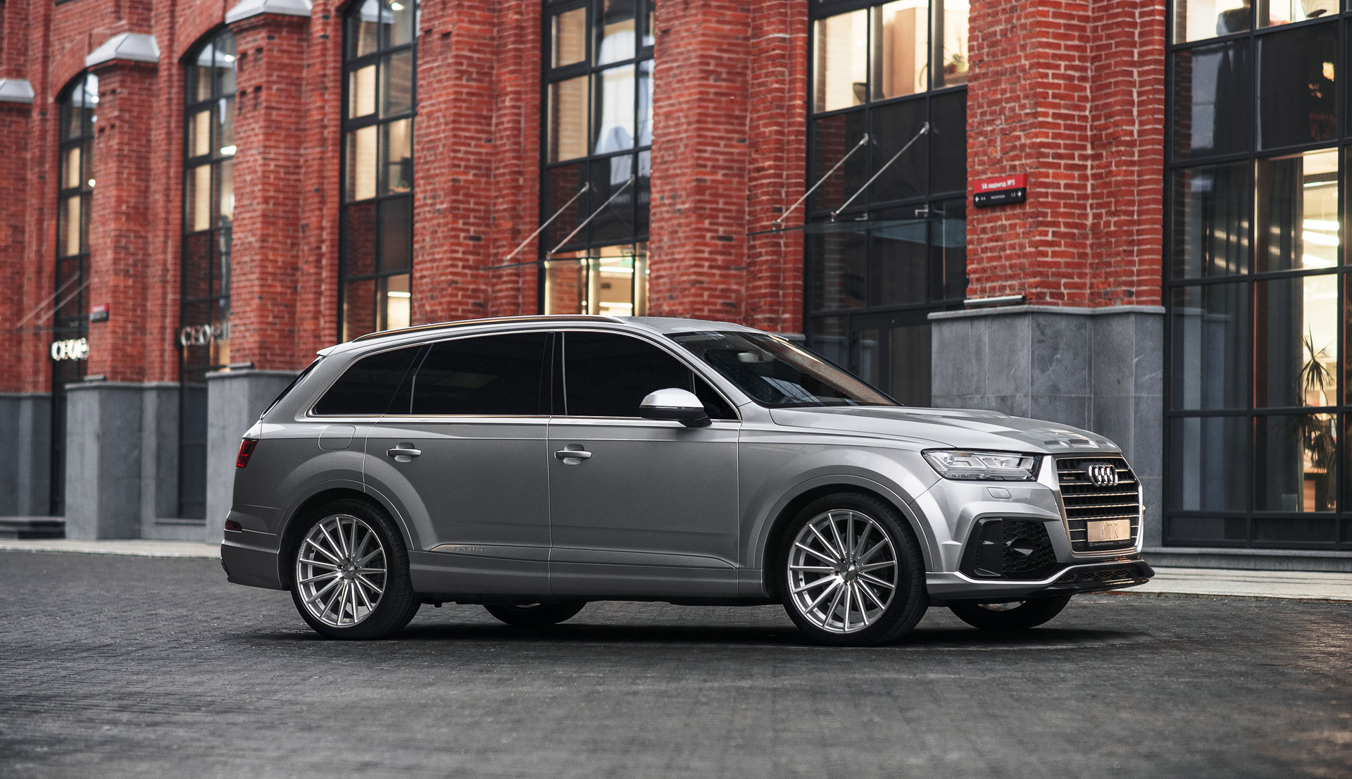 Комплект в сборе для Audi Q7 S-line (без насадок) 2015-2020, MTR, арт. MTR-4M-150111