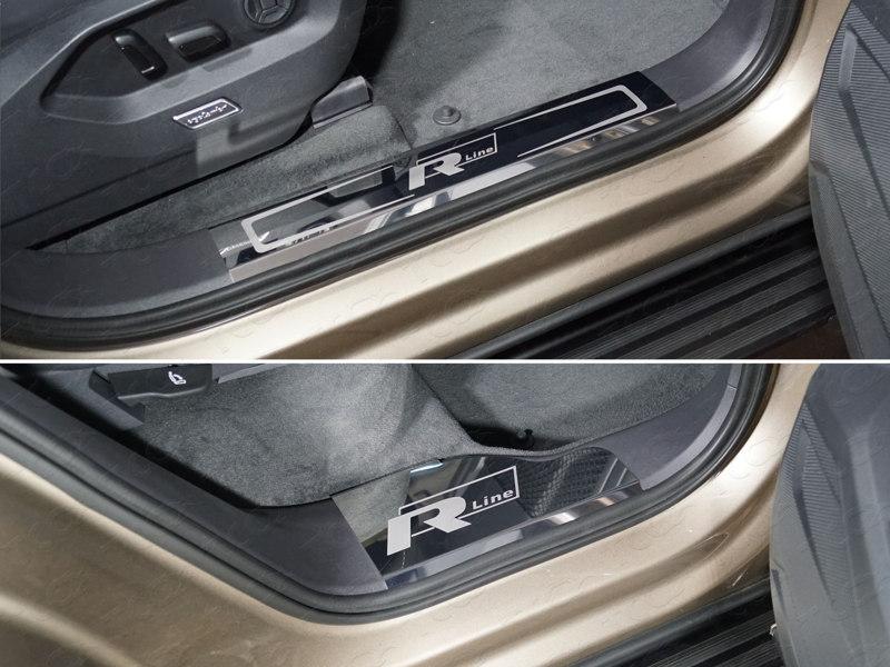 Накладки на пластиковые пороги (лист зеркальный надпись R-Line) 4шт для автомобиля Volkswagen Touareg 2018-