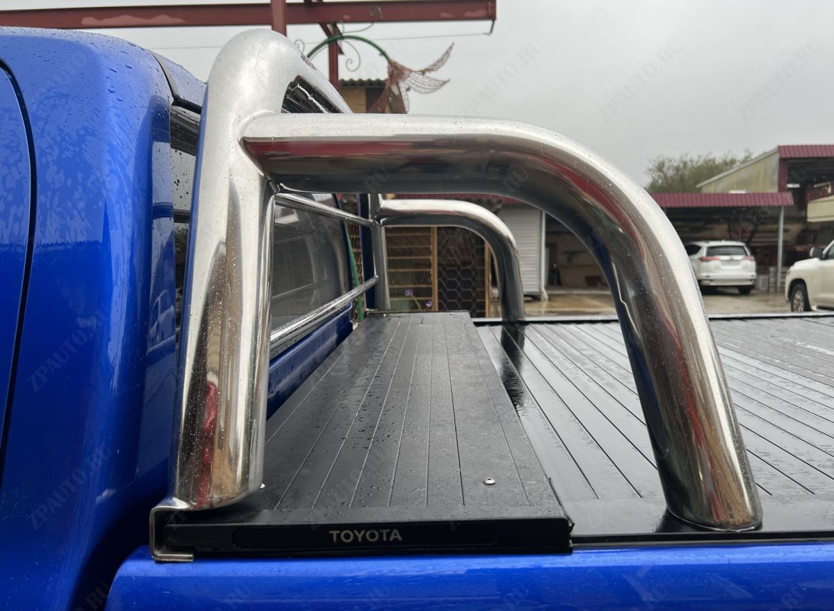 Защитная дуга на крышку «ролетта» для автомобиля TOYOTA Hilux Exclusive Black 2018 арт. THL.18.90-11