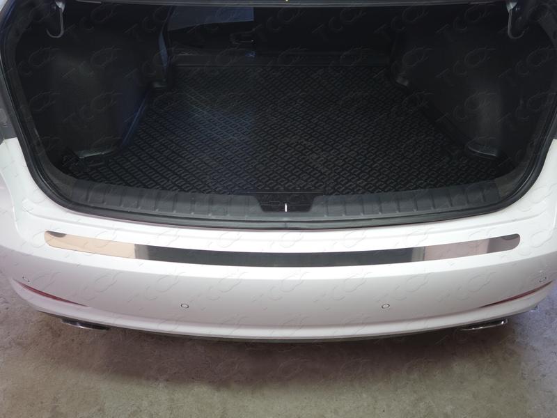 Накладка на задний бампер (лист зеркальный) для автомобиля Hyundai i40 2011-2018