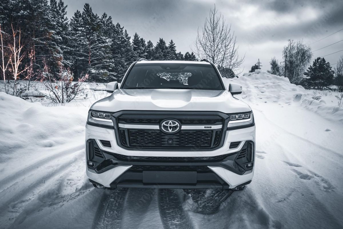 Комплект бамперов в сборе с задней частью выхл сист и насадками для Toyota LC 300 70th Anniversary, 3.5 безнин 2021-, MTR, арт. MTR-J300-21001 / MTR-J300-21005
