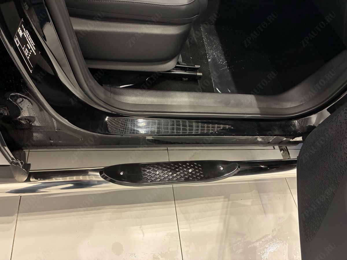 Пороги труба с проступью для автомобиля Omoda C7 2025 арт. CHOC7.25.93