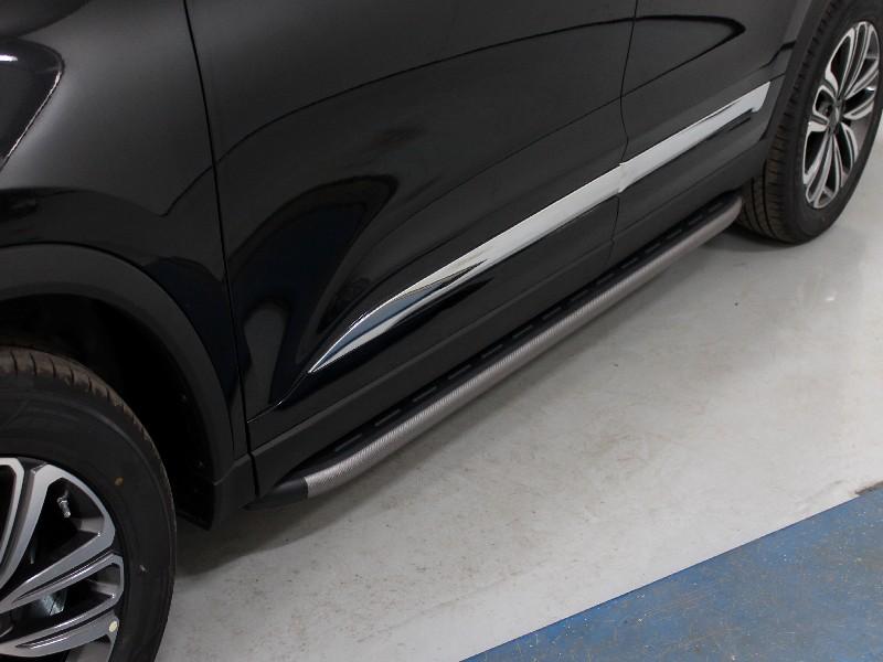 Пороги алюминиевые с пластиковой накладкой (карбон серые) 1720 мм для автомобиля Chery Tiggo 8 2020 TCC Тюнинг арт. CHERTIG820-31GR