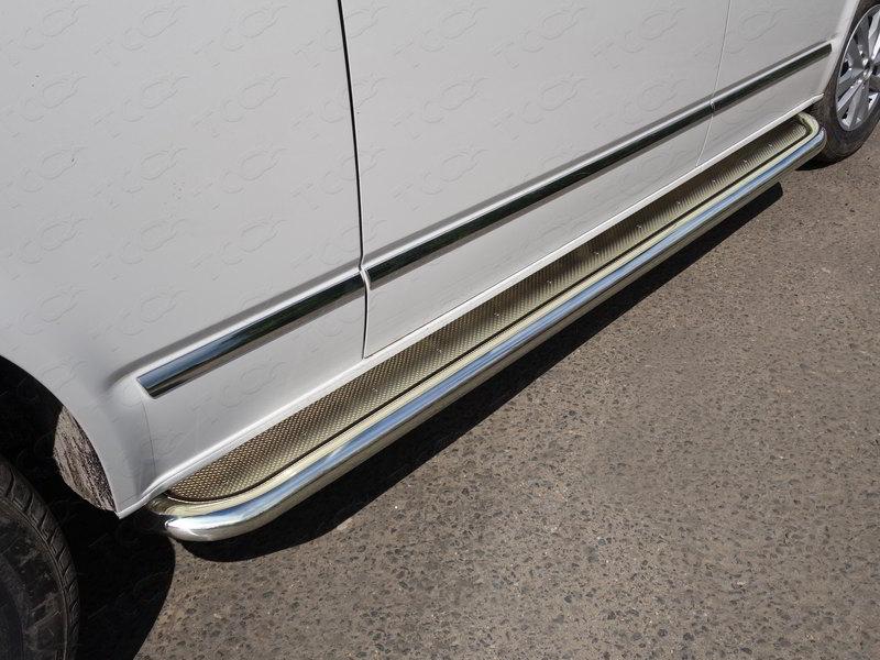 Пороги с площадкой (нерж. лист) 60,3 мм для автомобиля Volkswagen Caravelle 2017-, TCC Тюнинг VWCARAV17-32