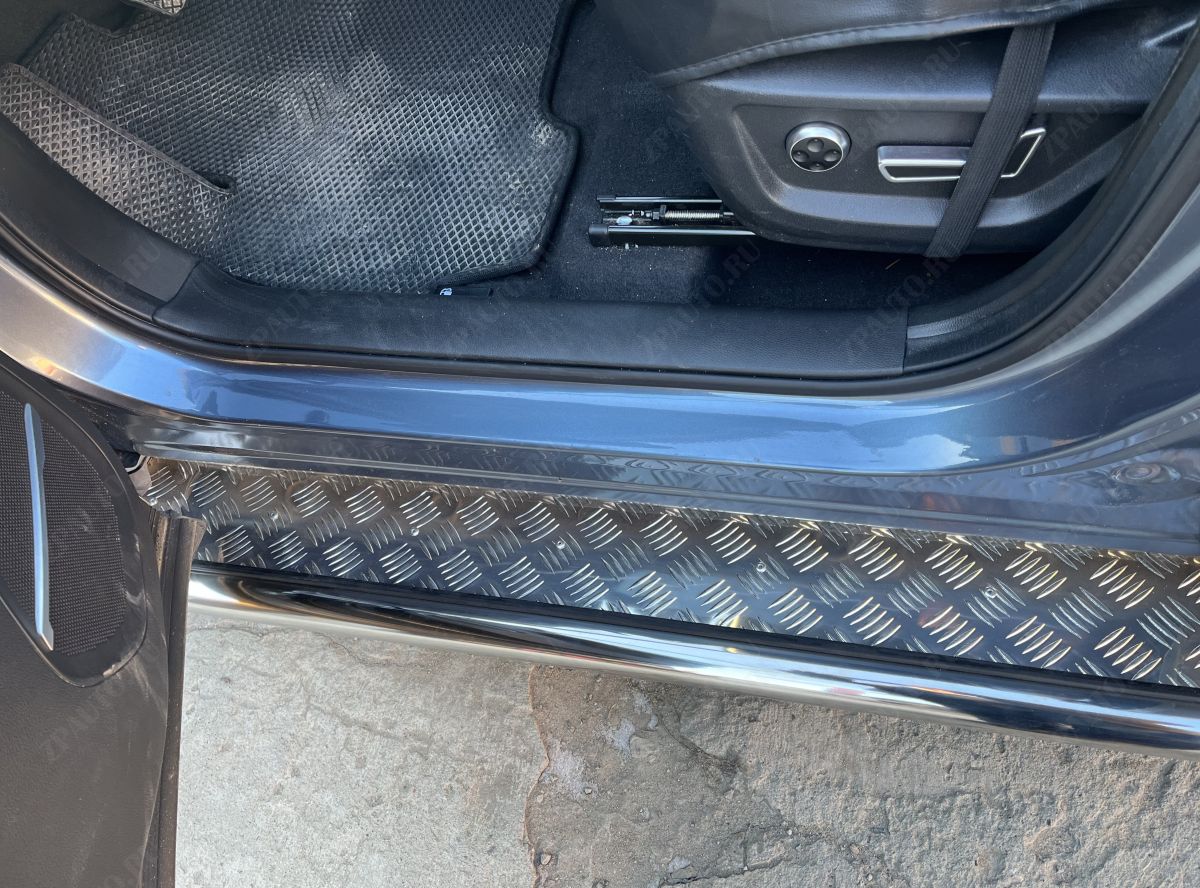 Пороги с накладным листом для автомобиля Chery Tiggo 4 2019 Рестайлинг арт. CHTG-R.19.41