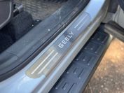Накладки на пороги (лист шлифованный падпись Geely) 4шт Geely Atlas 2023- арт. GEELEATL23-02