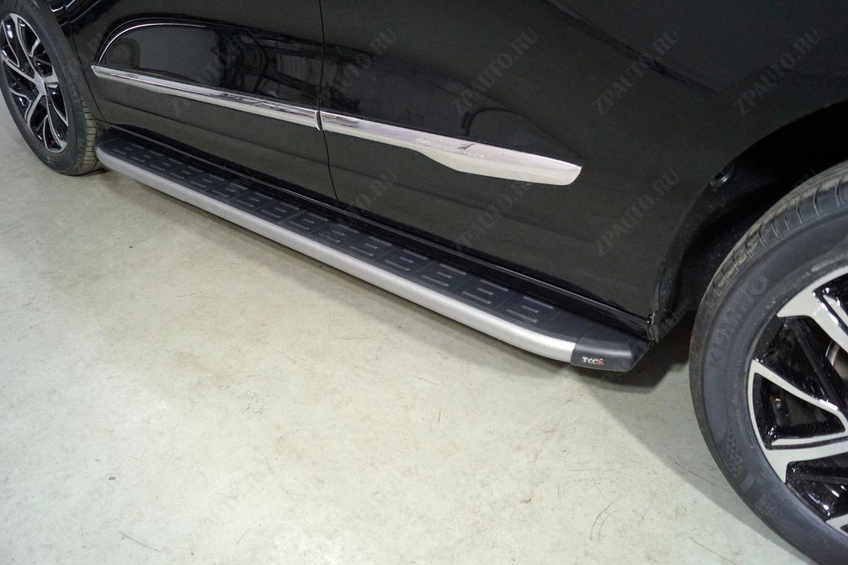 Пороги алюминиевые с пластиковой накладкой (карбон серебро) 1820 мм Haval H7 2.0 4WD 2024 арт. HAVH724-11SL