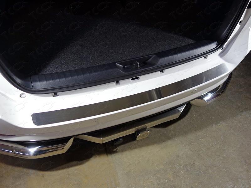 Накладка на задний бампер (лист шлифованный) для автомобиля Toyota Fortuner 2017-