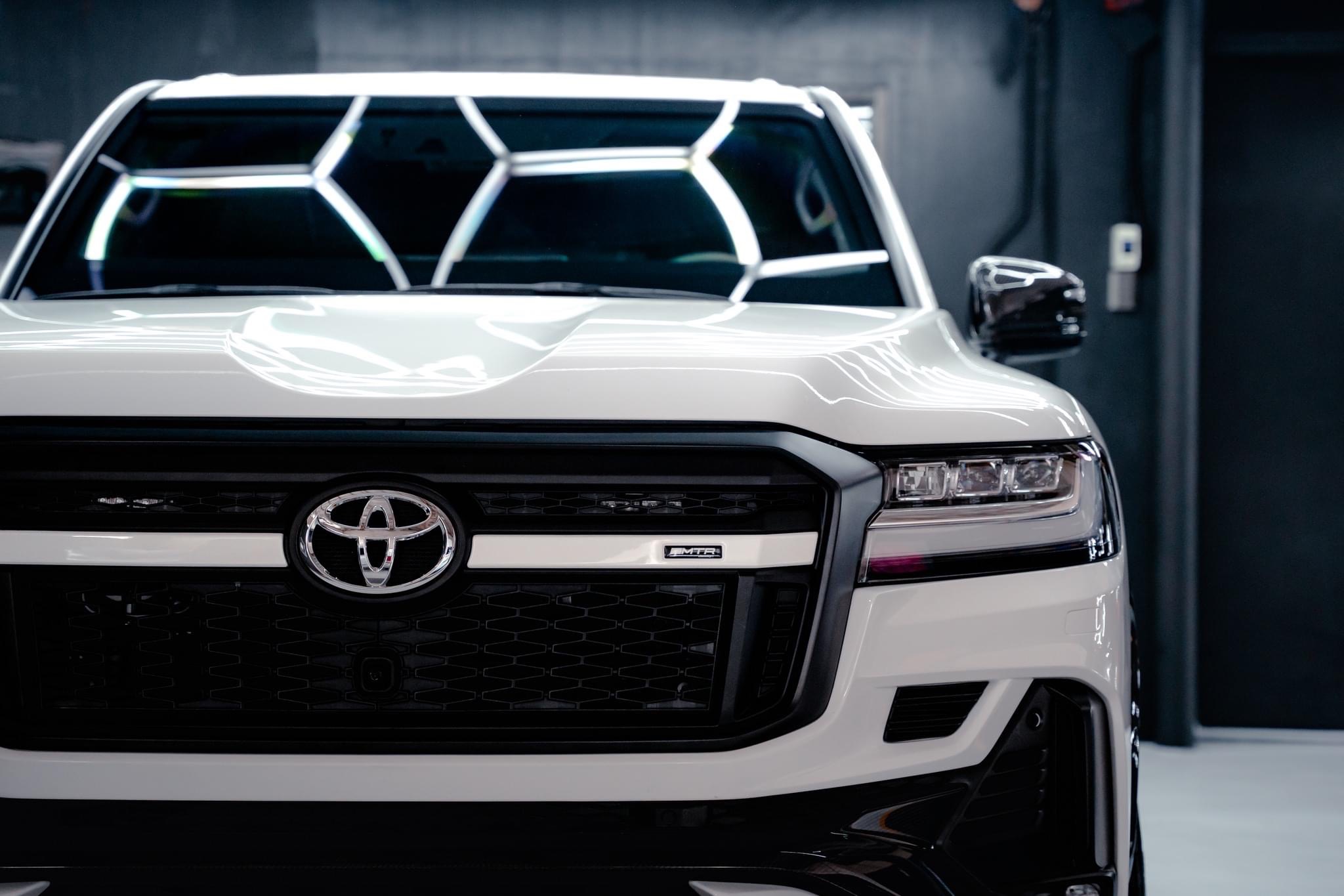 Бампер передний в сборе для Toyota LC 300 70th Anniversary 2021-, MTR, арт. MTR-J300-21002