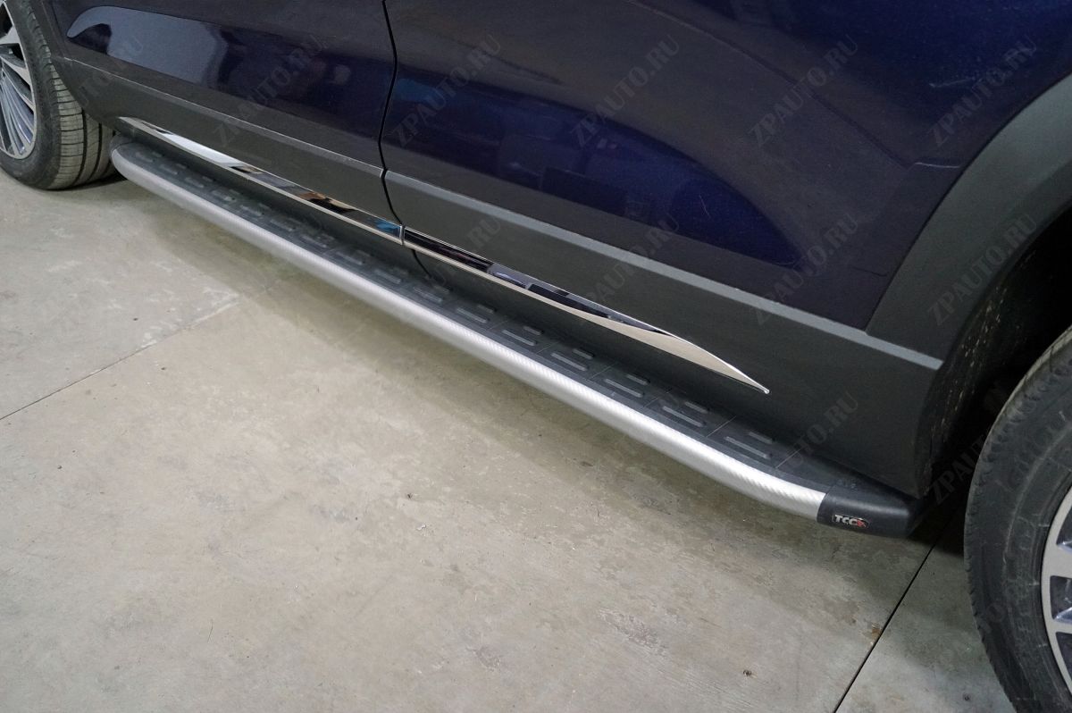 Пороги алюминиевые с пластиковой накладкой (карбон серебро) 1920 мм Jetour X90 Plus 2WD 2023 арт. JETX90PL23-04SL